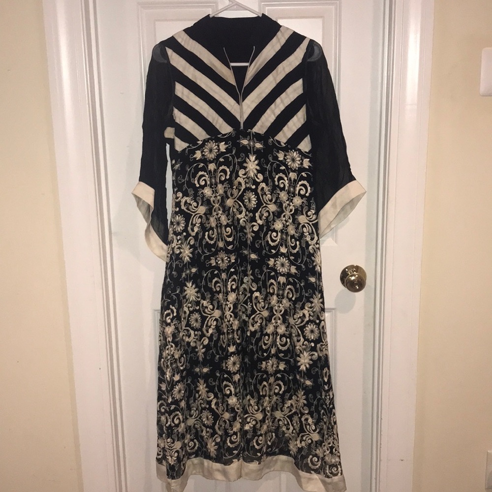 2 pc Thread & Motifs suit